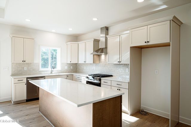 32 Heritage Way, Bethlehem, NY 12158