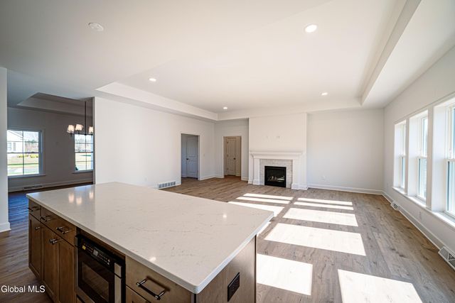 32 Heritage Way, Bethlehem, NY 12158