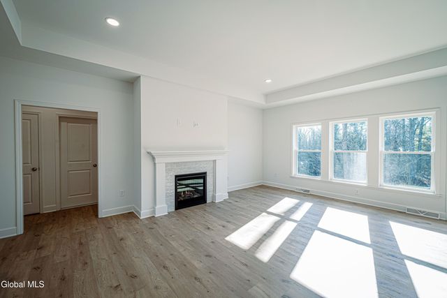 32 Heritage Way, Bethlehem, NY 12158