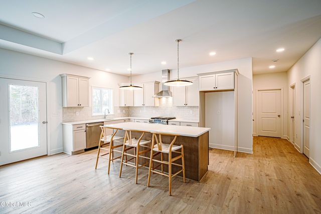 32 Heritage Way, Bethlehem, NY 12158