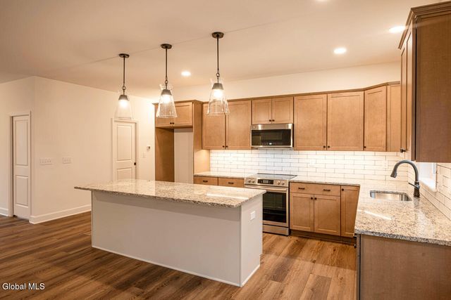 32 Heritage Way, Bethlehem, NY 12158