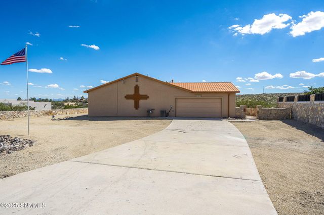 5585 Red Wolf Lane, Las Cruces, NM 88007