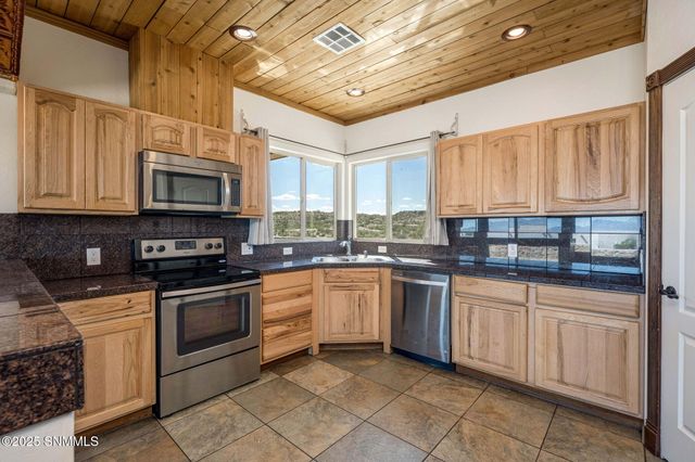 5585 Red Wolf Lane, Las Cruces, NM 88007