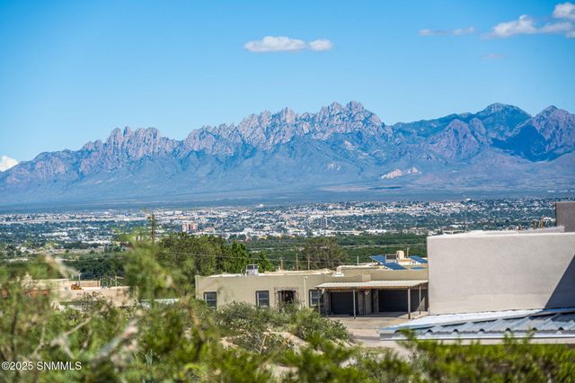 5585 Red Wolf Lane, Las Cruces, NM 88007