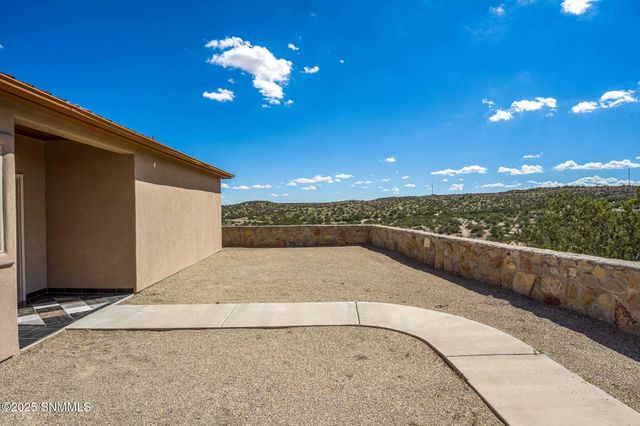 5585 Red Wolf Lane, Las Cruces, NM 88007