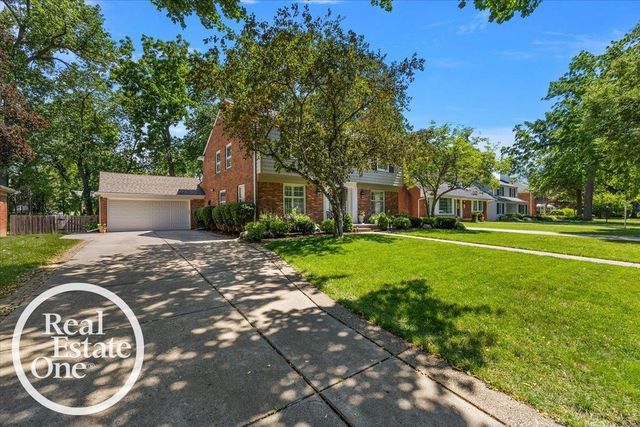 324 Cloverly Road, Grosse Pointe Farms, MI 48236