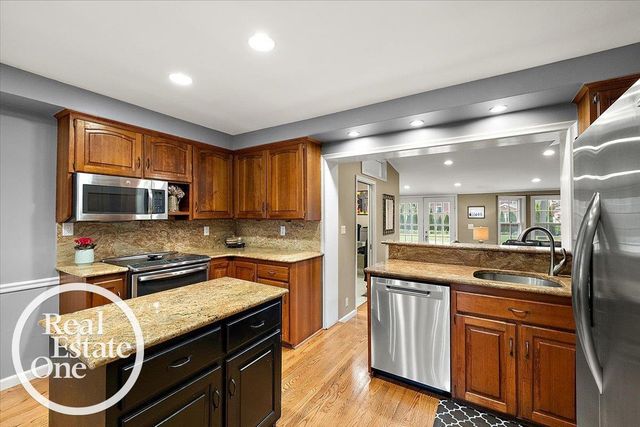 324 Cloverly Road, Grosse Pointe Farms, MI 48236