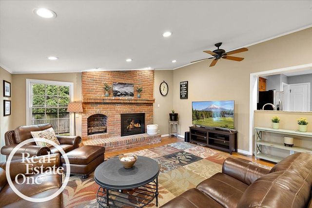 324 Cloverly Road, Grosse Pointe Farms, MI 48236