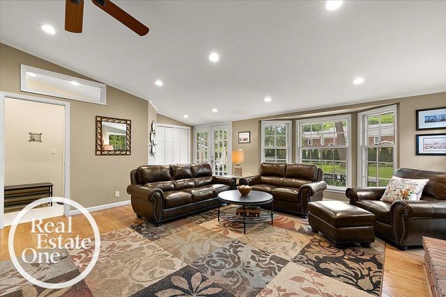 324 Cloverly Road, Grosse Pointe Farms, MI 48236