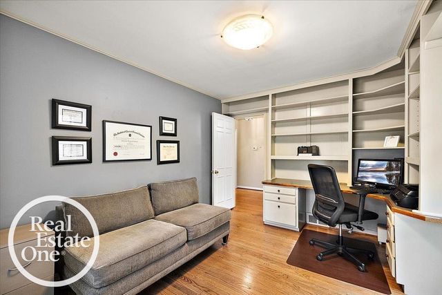 324 Cloverly Road, Grosse Pointe Farms, MI 48236