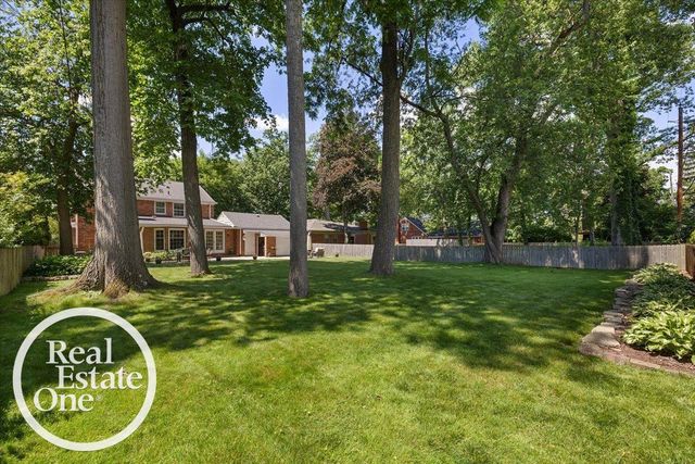 324 Cloverly Road, Grosse Pointe Farms, MI 48236