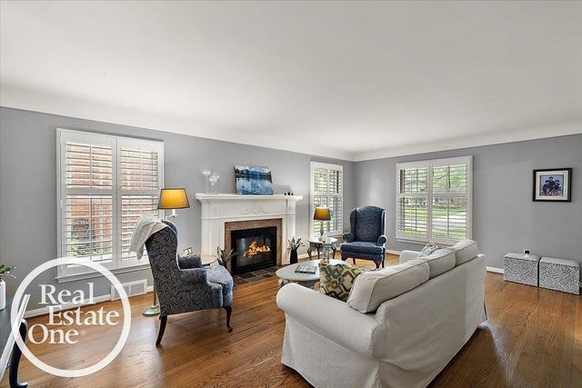 324 Cloverly Road, Grosse Pointe Farms, MI 48236