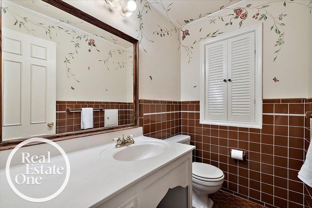 324 Cloverly Road, Grosse Pointe Farms, MI 48236