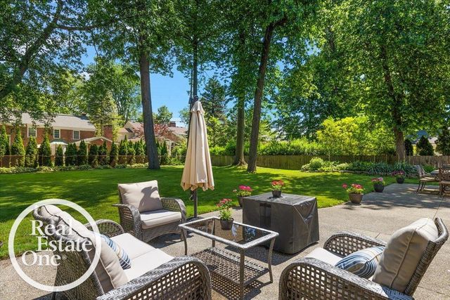 324 Cloverly Road, Grosse Pointe Farms, MI 48236