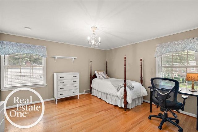 324 Cloverly Road, Grosse Pointe Farms, MI 48236