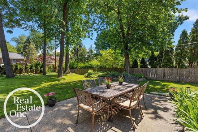 324 Cloverly Road, Grosse Pointe Farms, MI 48236