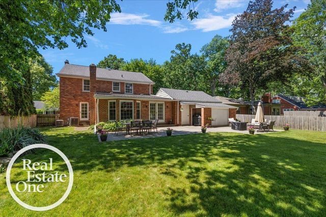 324 Cloverly Road, Grosse Pointe Farms, MI 48236