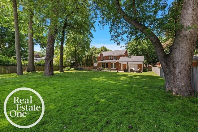 324 Cloverly Road, Grosse Pointe Farms, MI 48236