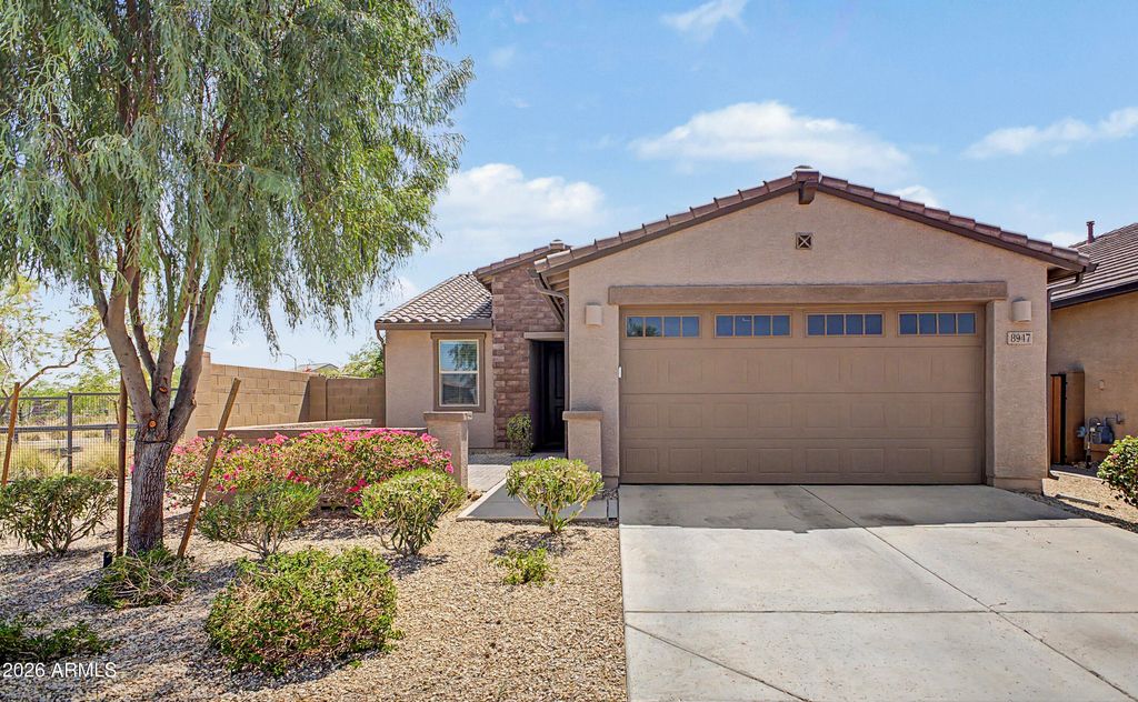 8947 W SOLANO Drive, Glendale, AZ 85305 — exterior