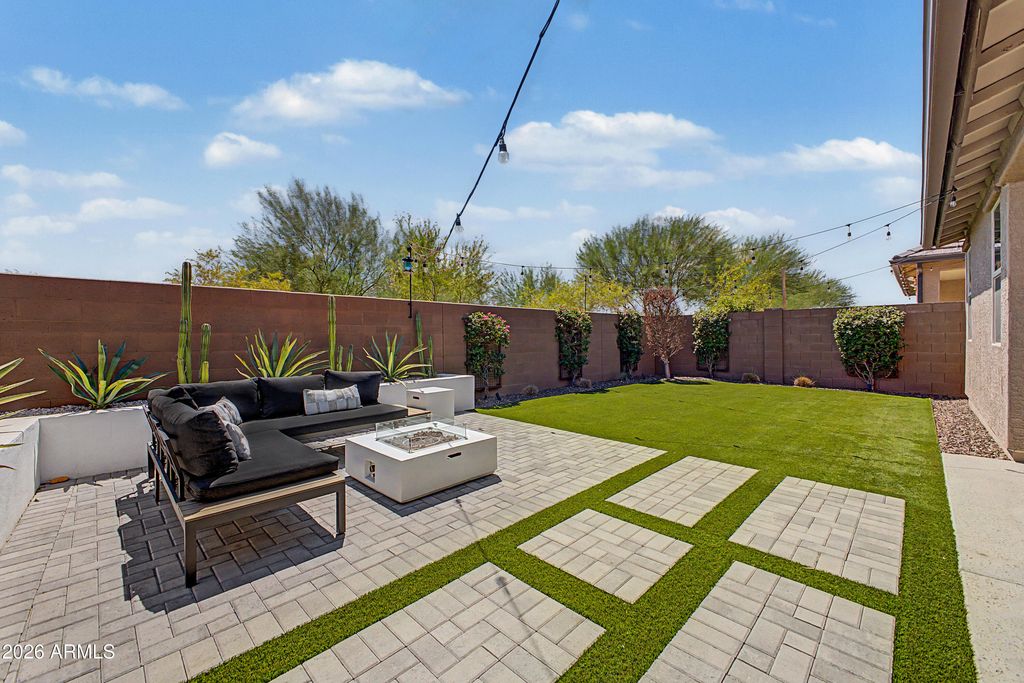 8947 W SOLANO Drive, Glendale, AZ 85305 — photo 2