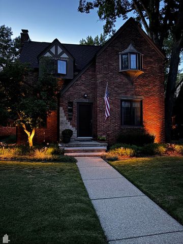 762 W Oakridge Streets, Ferndale, MI 48220