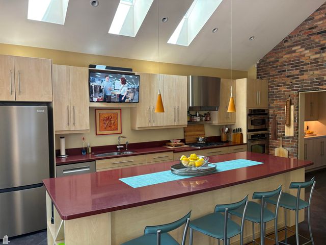 762 W Oakridge Streets, Ferndale, MI 48220