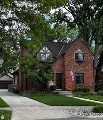 762 W Oakridge Streets, Ferndale, MI 48220