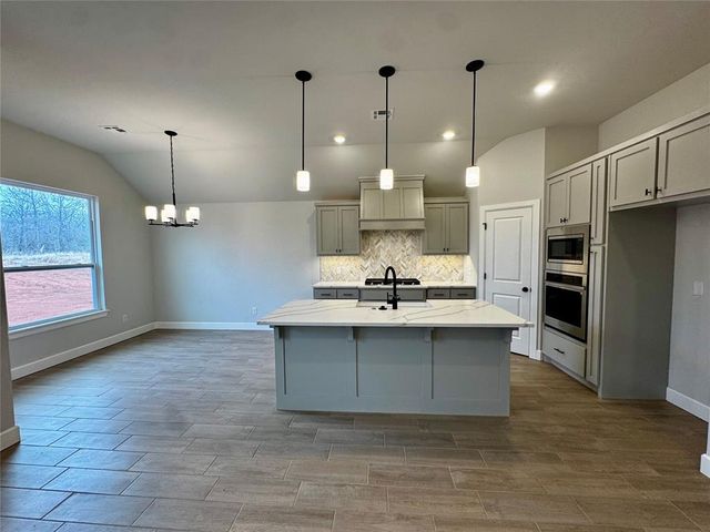 1312 Lighthorsemen Way, Choctaw, OK 73020