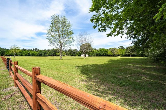 968 Oats Rd, Livingston, TX 77351