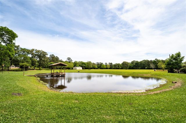 968 Oats Rd, Livingston, TX 77351