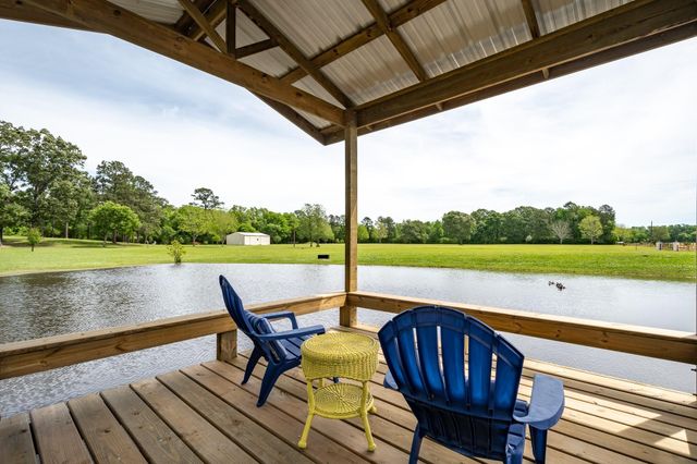 968 Oats Rd, Livingston, TX 77351