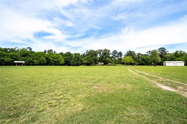 968 Oats Rd, Livingston, TX 77351