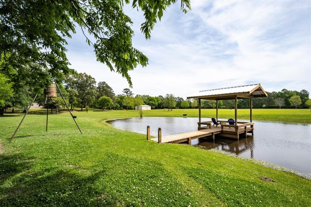 968 Oats Rd, Livingston, TX 77351