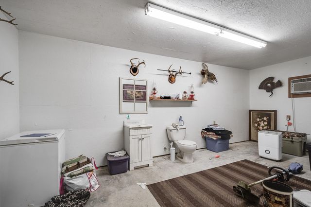 968 Oats Rd, Livingston, TX 77351