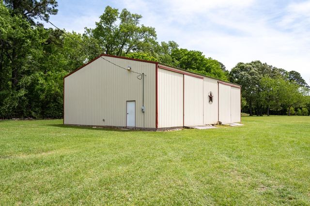 968 Oats Rd, Livingston, TX 77351