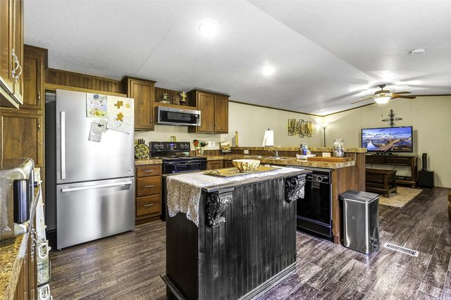 968 Oats Rd, Livingston, TX 77351