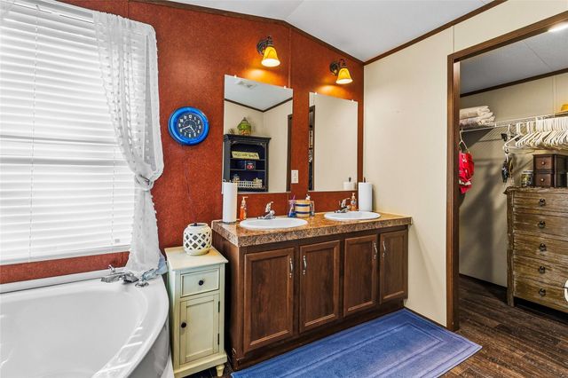 968 Oats Rd, Livingston, TX 77351