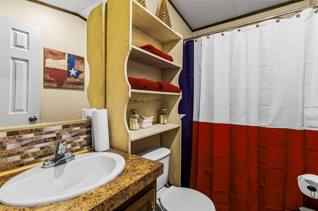968 Oats Rd, Livingston, TX 77351