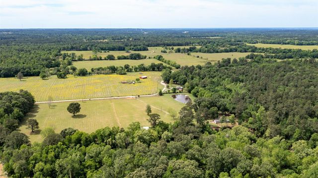968 Oats Rd, Livingston, TX 77351