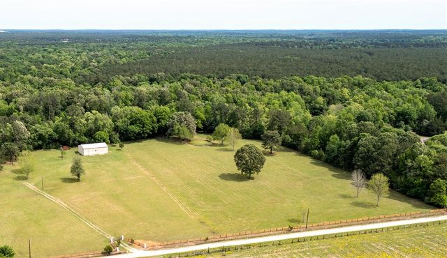 968 Oats Rd, Livingston, TX 77351