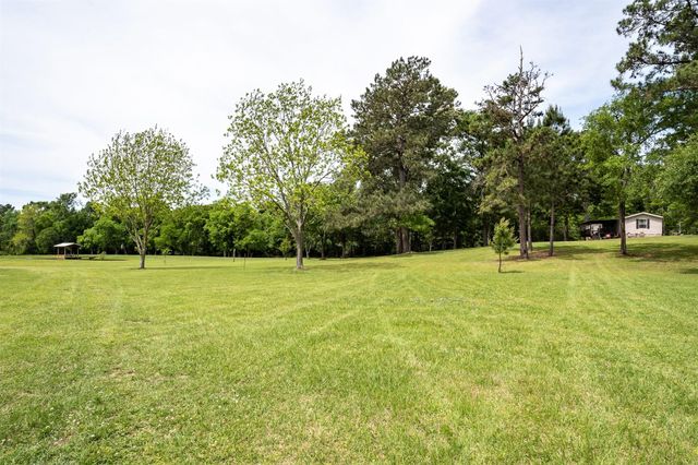 968 Oats Rd, Livingston, TX 77351