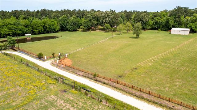 968 Oats Rd, Livingston, TX 77351