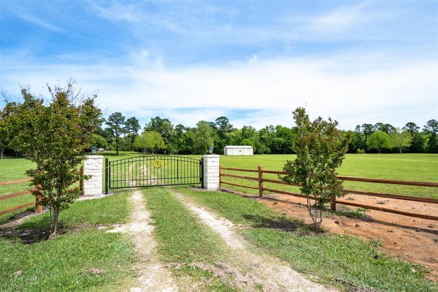 968 Oats Rd, Livingston, TX 77351