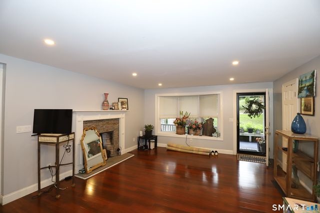 32 Benz Street, Ansonia, CT 06401