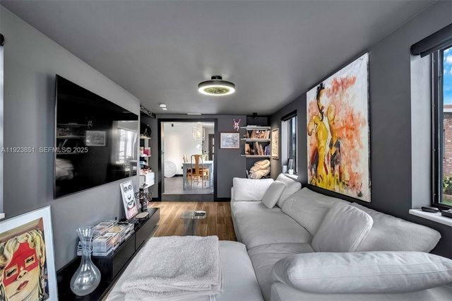 530 NW 39th St 1, Oakland Park, FL 33309