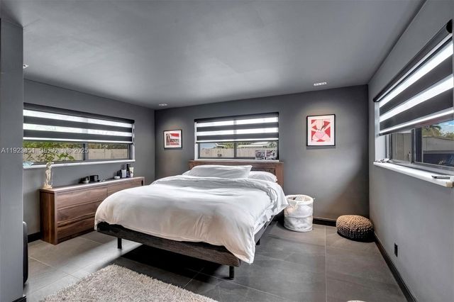 530 NW 39th St 1, Oakland Park, FL 33309