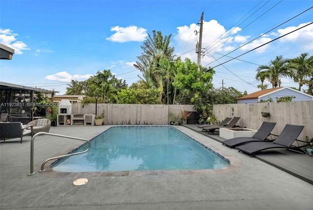 530 NW 39th St 1, Oakland Park, FL 33309