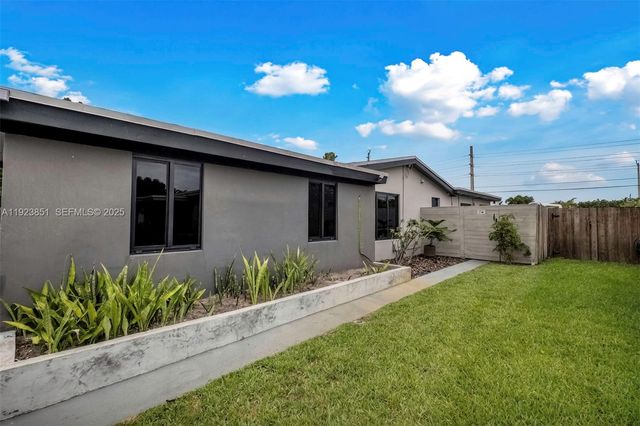 530 NW 39th St 1, Oakland Park, FL 33309