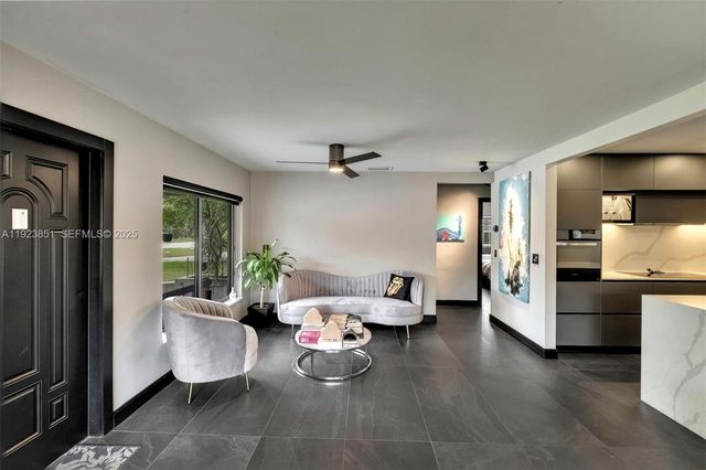 530 NW 39th St 1, Oakland Park, FL 33309