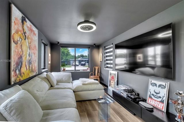 530 NW 39th St 1, Oakland Park, FL 33309